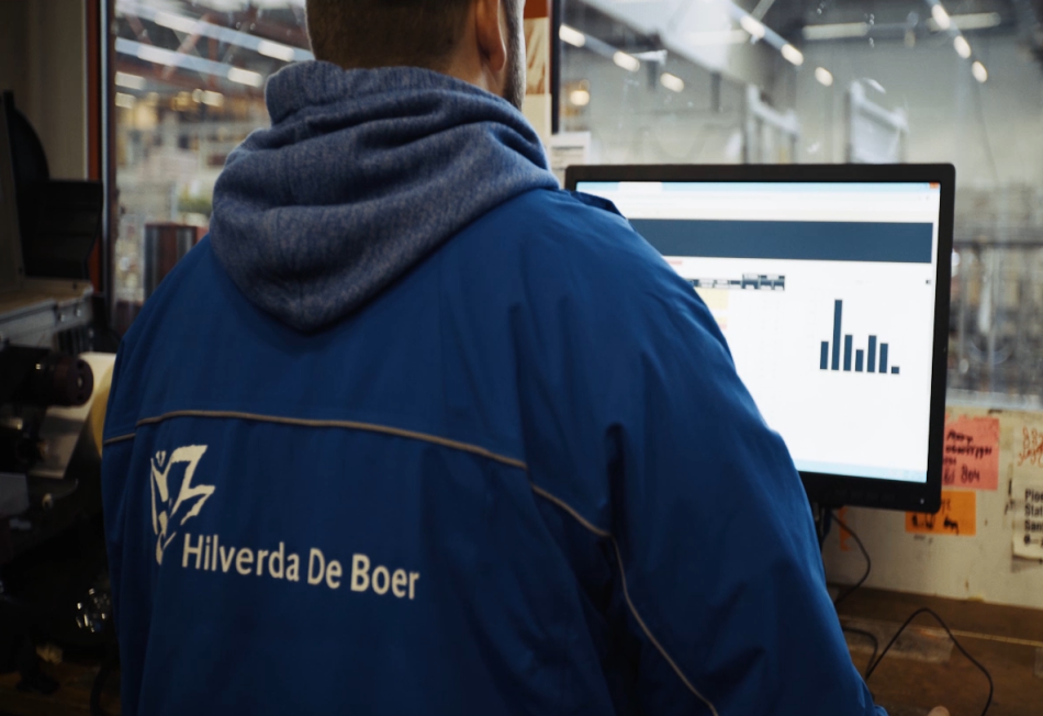 Hilverda de Boer employee looking at CaptureTech Insight software