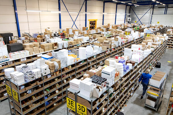 Pick-to-box strategy inside the Baktotaal warehouse, an ecommerce company